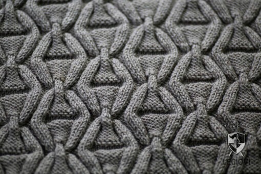 Hand-knitted chain-link patterned sweater for men - Image 2