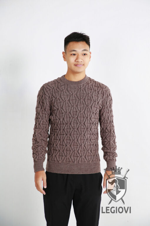 Hand-knitted chain-link patterned sweater for men